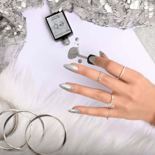 EVO Timeless Elegance Collection EVO Die BIO SCULPTURE EVO Timeless EleganceKollektion ist ein Zeugnis des ewigen Stils fürfür grenzenlose Klasse und Raffinesse. Mit einer Reihe von exquisiten Farbtönen, von unvergänglichen Nudetönen bis hin zu zauberhaft