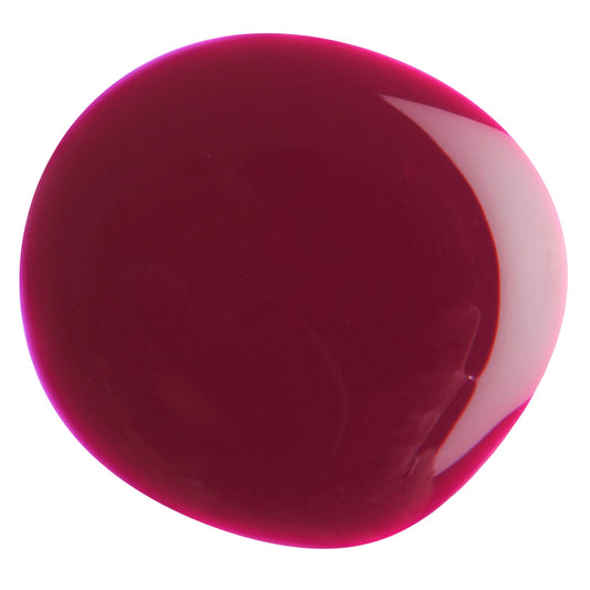 Christina Nail Polish – Farbwirkung auf lackierten Nägeln; Farbton ein tiefes Kirschrot mit satter, leicht abgedunkelter Wirkung