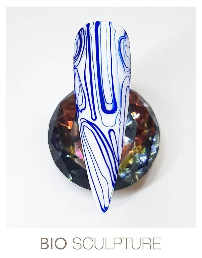 Blue Threading Gel - BIOGEL BIOGEL BIOGEL Threading Gel Blue Das zähflüssige Gel lässt sich in hauchdünnen Fäden auf dem Nagel verarbeiten. Verarbeitungs-Hinweis: - Tragen Sie das Gel auf das ausgehärtete und abgereinigte Farbgel auf. - Verwenden Sie zum