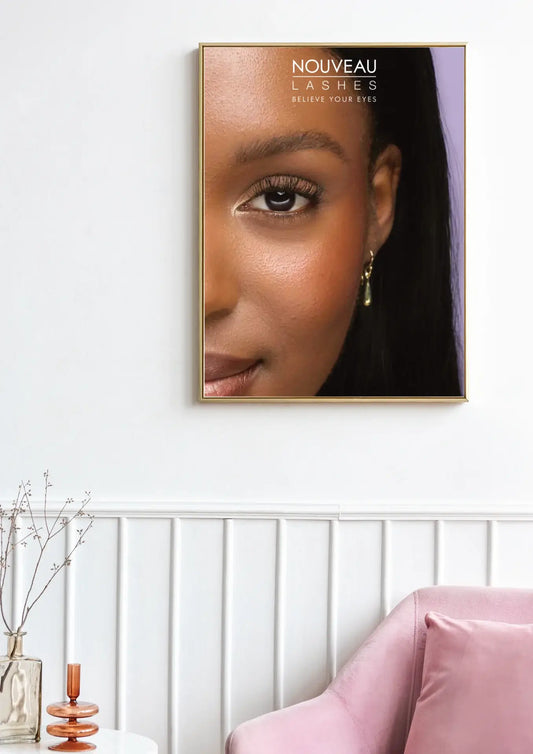 Digitale Nouveau Lashes Posterdatei Variante 3 – Produktansicht