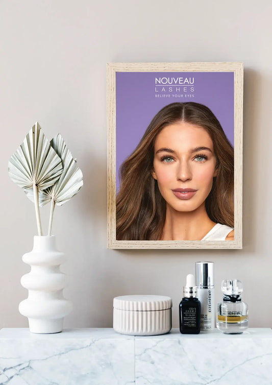 Digitale Nouveau Lashes Posterdatei Variante 4 – Produktansicht