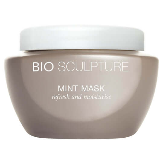 Mint Mask - SPA SPA Diese kühlende und nährende Maske verwöhnt müde oder trockene Hände und Füsse und gibt der Haut Feuchtigkeit. Mindestens 10 bis 15 Minuten einwirken lassen. Je länger die Einwirkzeit, desto größer der Frische-Effekt. Maske mit Papiertü