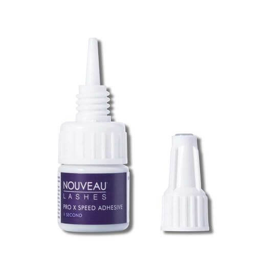 Kleber Pro X Speed Adhesive Kleber Der Superschnelle Mit einer Trocknungszeit von nur einer Sekunde ist Pro X Speed für erfahrene und selbstbewusste Wimpernkünstler, entwickelt mit einer dünnen Viskosität für eine superschnelle Anwendung und einer satte