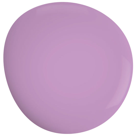 Becca Nail Polish – Farbwirkung auf lackierten Nägeln; Farbton ein weiches Pastellrosa mit zartem Flieder-Violett-Unterton