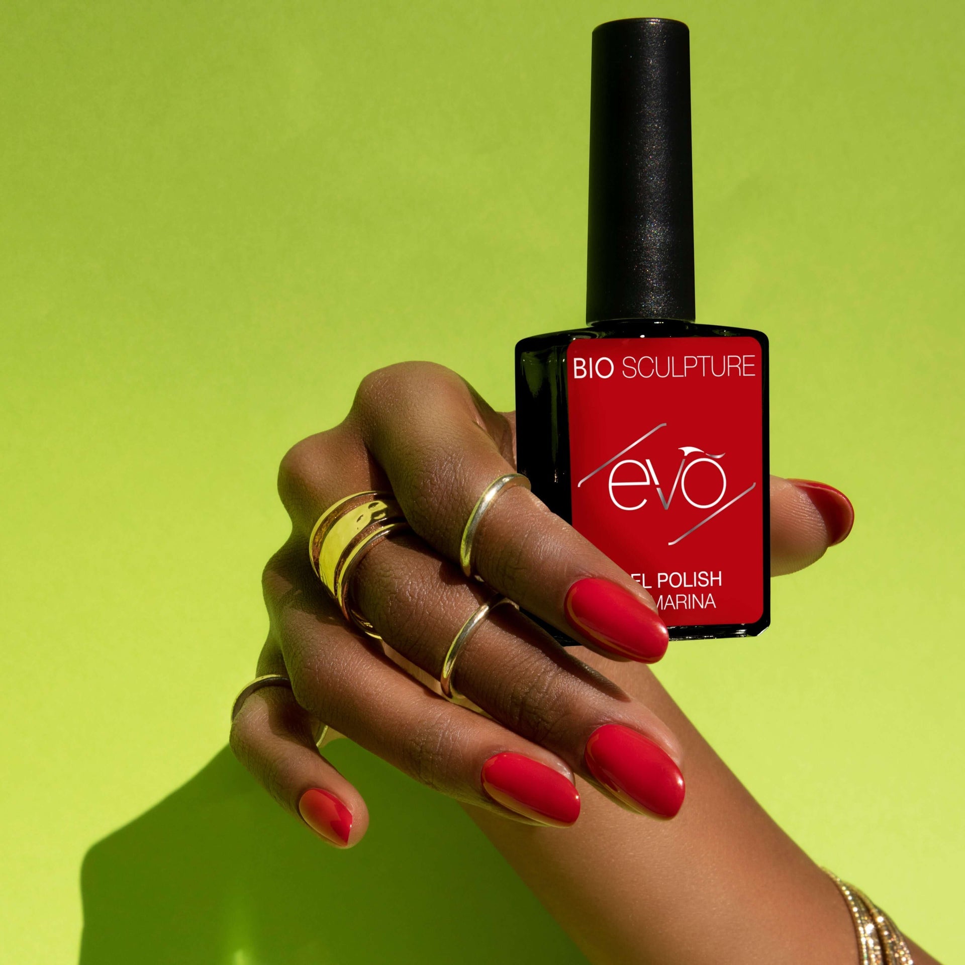 0127 Marina - EVO EVO EVO GellackEin Feuerwehrrot, das Ihr Herz von der ersten Sekunde an erobern wird. Hergestellt in Südafrika.EVO by Bio Sculpture Bio Sculpture