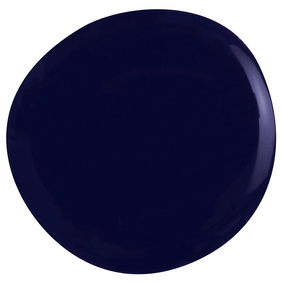 Astrid Nail Polish – Nahaufnahme des Farbtons; Farbton ein sattes Königsblau mit kühlem Indigo-Unterton