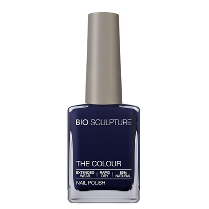 Astrid Nail Polish – Bio Sculpture Produktflasche; Farbton ein sattes Königsblau mit kühlem Indigo-Unterton