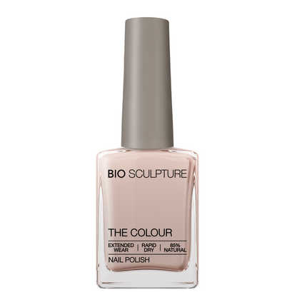 Luka Nail Polish – Bio Sculpture Produktflasche; Farbton ein helles, transparentes Nude mit weichem, milchigem Ton