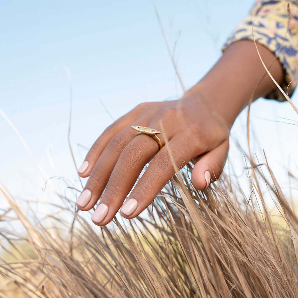 0316 A Breath of Fresh Air - BIOGEL BIOGEL BIOGEL Gelsystem Ein braun-rosa Nude mit gelbem Unterton. Dieses perfekte Taupe-Nude passt zu allen Hauttönen und ist wahrlich ein Hauch frischer Luft für Ihre Nägel. Hergestellt in SüdafrikaBIOGEL by Bio Sculptu