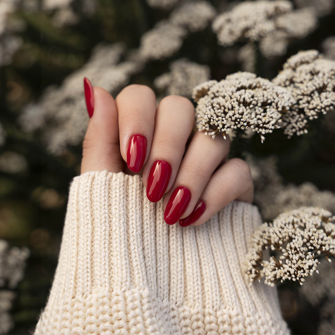 Rambling Rose Nail Polish – Nahaufnahme des Farbtons; Farbton ein echtes Rot mit pinkfarbenem Unterton