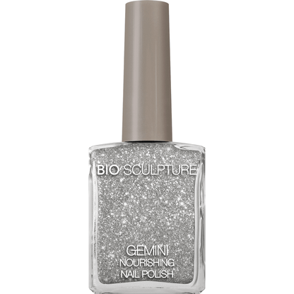 Reflective Surprise Collection BIOGEL Eine Kollektion in limitierter Auflage mit schimmernden Rot-, Silber- und Goldtönen. Diese ultrareflektierenden Farben fangen das Licht ein und setzen in dieser festlichen Jahreszeit ein Statement. Sie verleihen Ihren