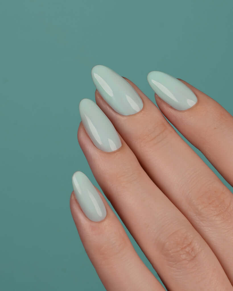 0331 Aqua Drive - BIOGEL Ein Pastellblau, das an klares Wasser und blauen Himmel erinnert, der perfekte Farbton für sommerliche Nägel. Hergestellt in Südafrika BIOGEL by Bio Sculpture Bio Sculpture