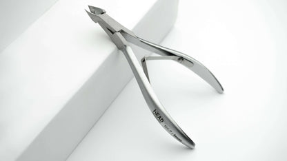Professionelle Nagelhautzange X-line 7, L- 110mm, Klingen 5 mm – Detailansicht