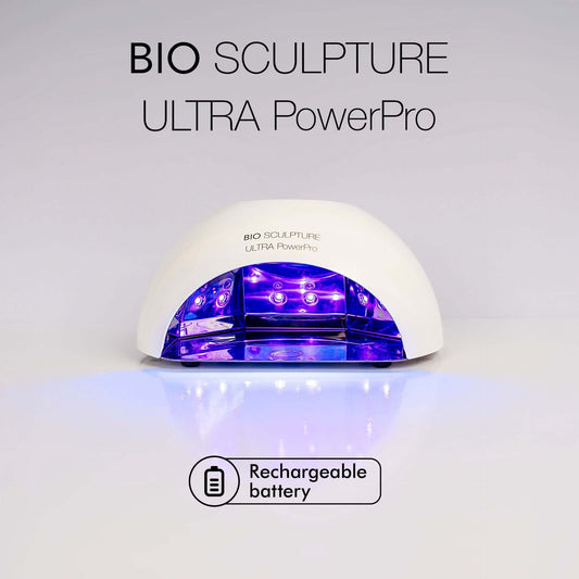 Bio Sculpture - ULTRA PowerPro kabellose UV/LED Lampe Die UltraPro LED- und UV-Härtungslampe wurde speziell für den mobilen Einsatz und höchste Sicherheit entwickelt, um eine besonders schonende Bio Sculpture- oder Evo Gel-Maniküre zu ermöglichen. Zwei le
